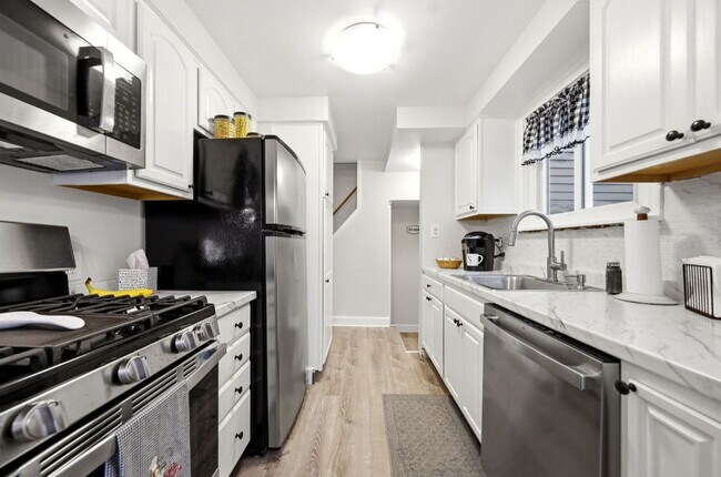 Building Photo - Furnished 3-Bedroom Single-Family Home in Lancaster