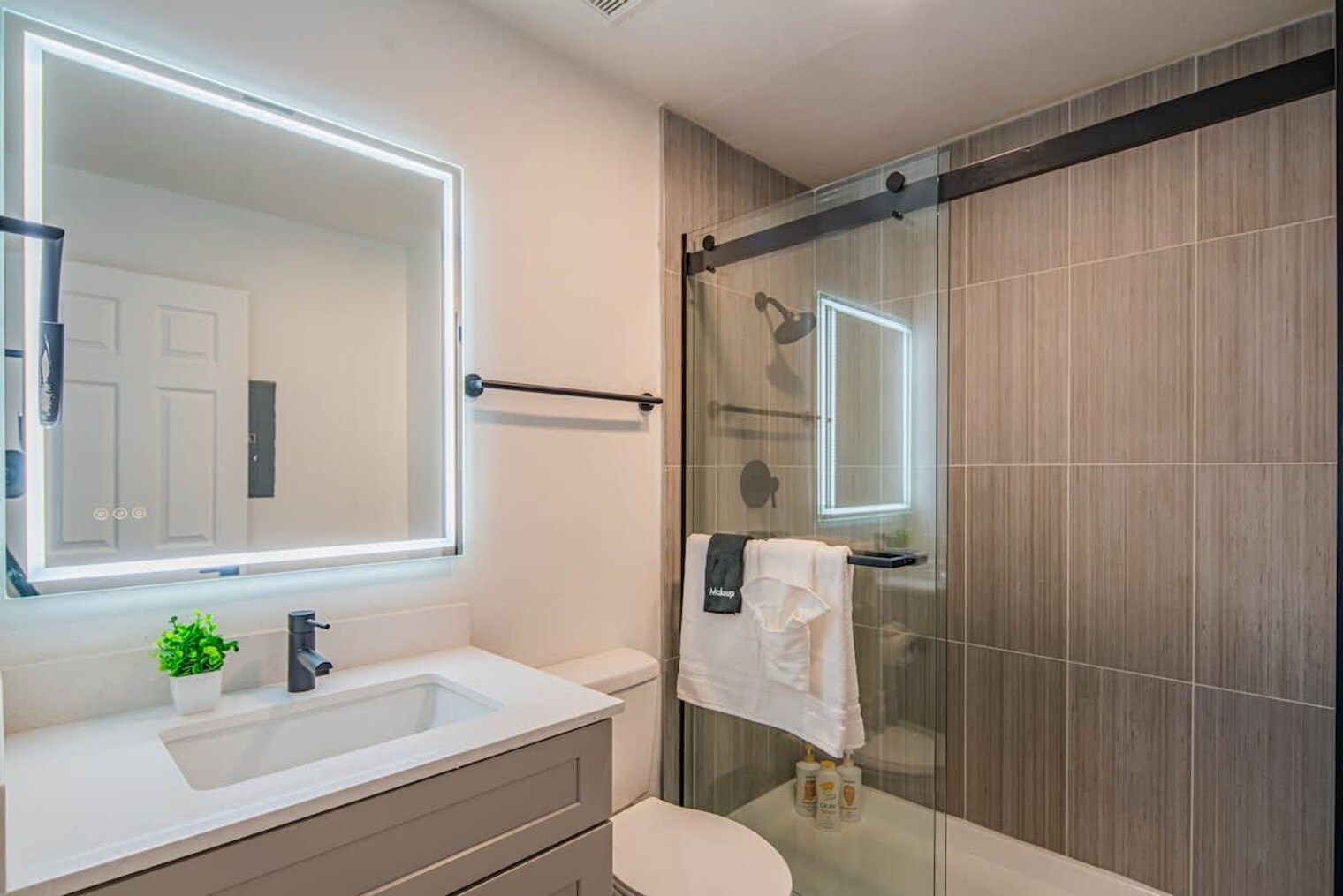 Building Photo - 7900 E Princess Dr