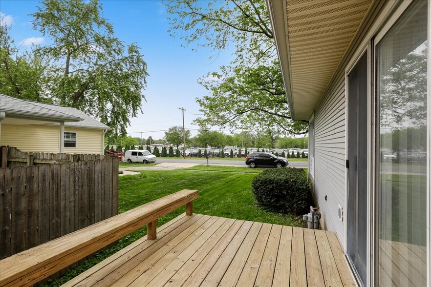 Side Deck - 1001 N Coler Ave