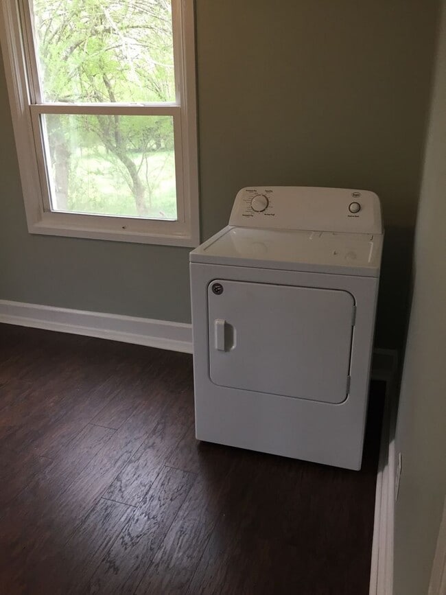 Building Photo - 2BD Duplex in Pendleton for Rent! Only $1,...