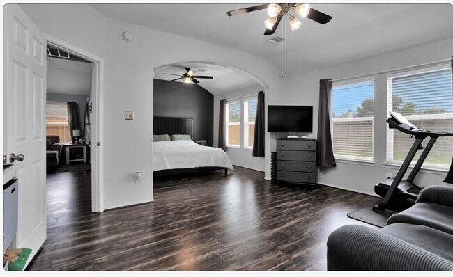 Building Photo - 5015 Bridgecrossing Ct