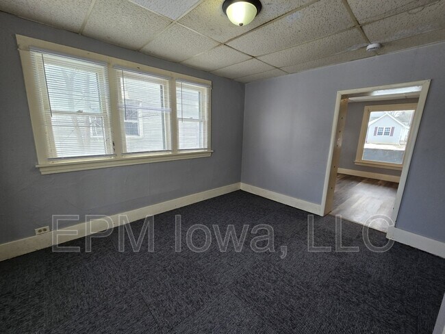 Building Photo - 119 Irving St