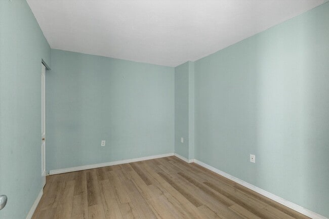 Building Photo - 3 Bedroom, 2 Bathroom Unfurnished Condo for a 1 year lease!