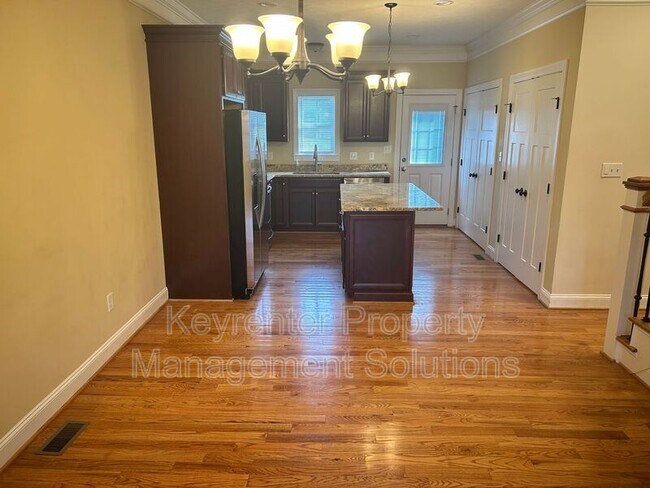 Building Photo - 18 Spring View Dr