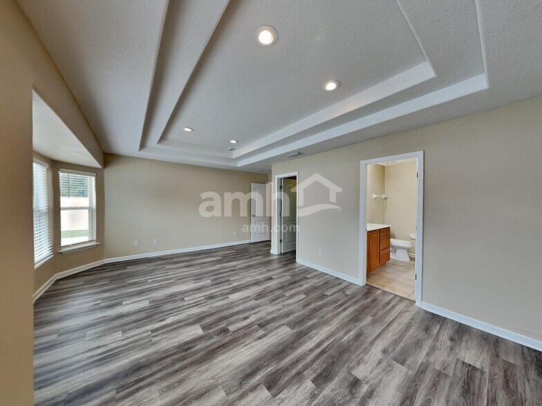 Building Photo - 421 Monet Ave