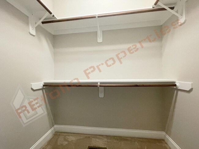 Building Photo - Lovely & Spacious 3 Bedroom, 2.5 Bathroom ...