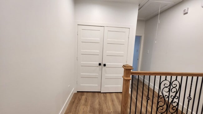 Building Photo - 126 Amundsen St