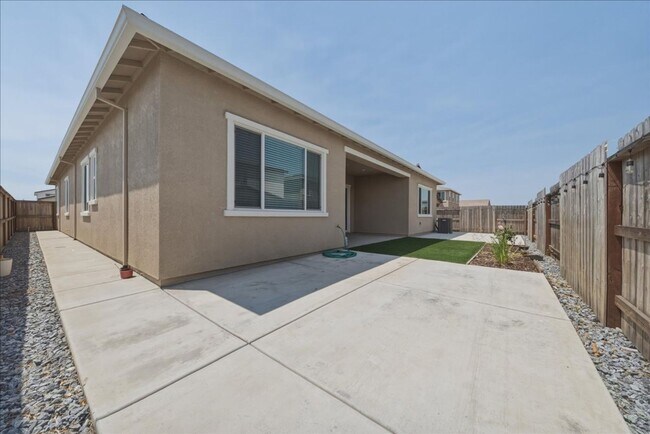 Building Photo - 12725 Parakeet Wy