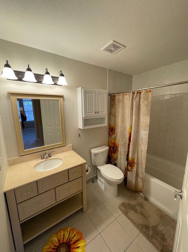 Building Photo - Lovely 2BD/1.5 BA Broomfield Townhome - Av...