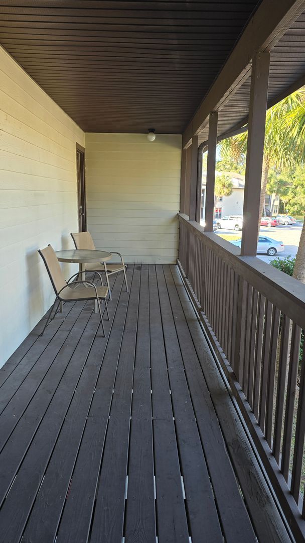 Building Photo - 3 bedroom 2 bath 2nd floor condo