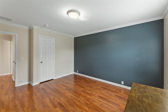 Building Photo - 816 Rusk Rd