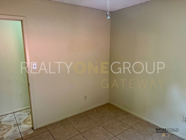 Building Photo - Close to San Luis Downtown - 3 Bedroom hom...