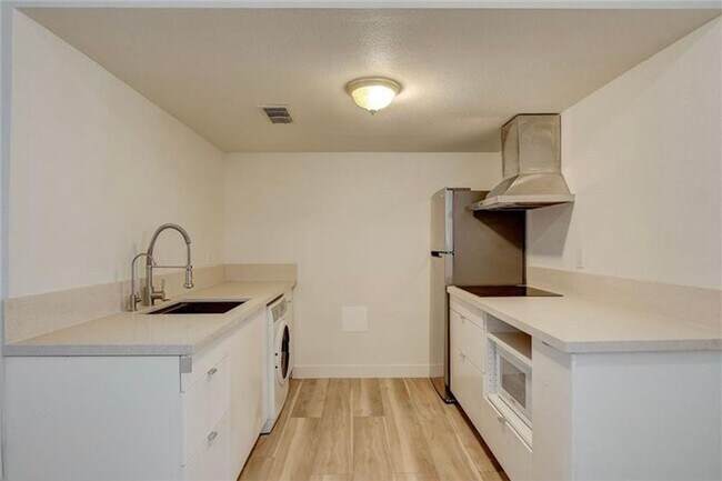 Building Photo - Completely Updated and Move-In Ready, 2 bedroom, 1 bath first floor unit!