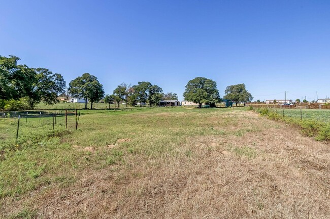 Building Photo - Country Living with Several Acres of Pastu...