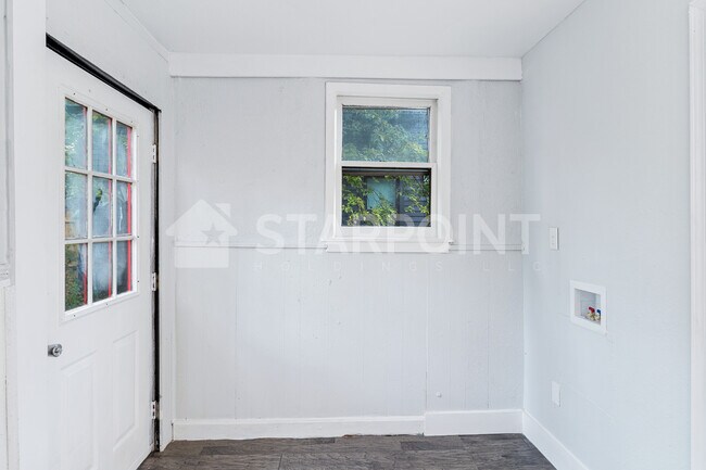 Building Photo - 2631 Northwestern Pkwy