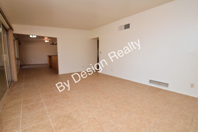 Building Photo - Spacious 3 Bed 2 Bath Eastside Home w/Huge Yard & Fireplace