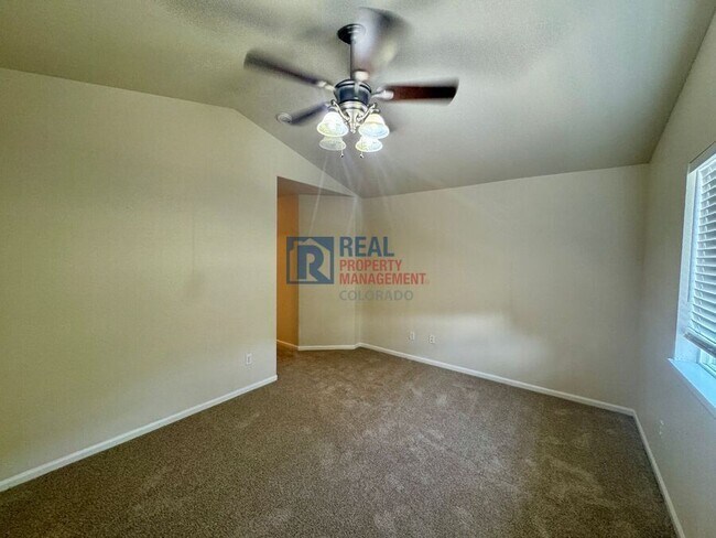 Building Photo - 838 S Kalispell Cir