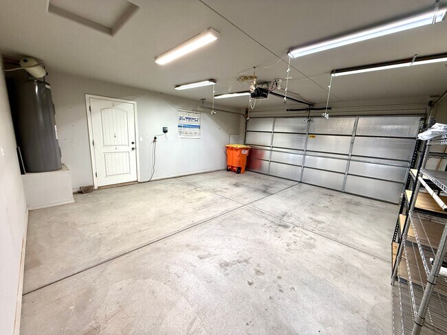 Building Photo - Stylish 3BR Home in Cerbat Vistas | Split Floor Plan, Covered Patio & 2-Car Garage!