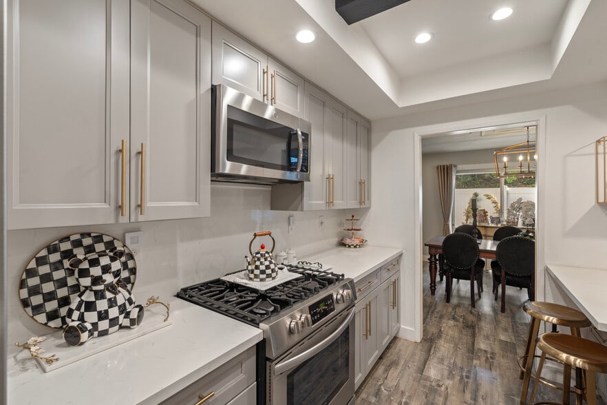 Kitchen - 18175 Andrea Cir N