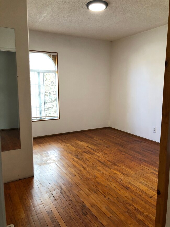 Building Photo - 8624 Olin St