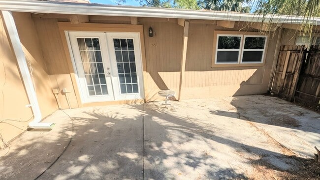 Building Photo - Annual Unfurnished 2/1 Condo in Downtown S...