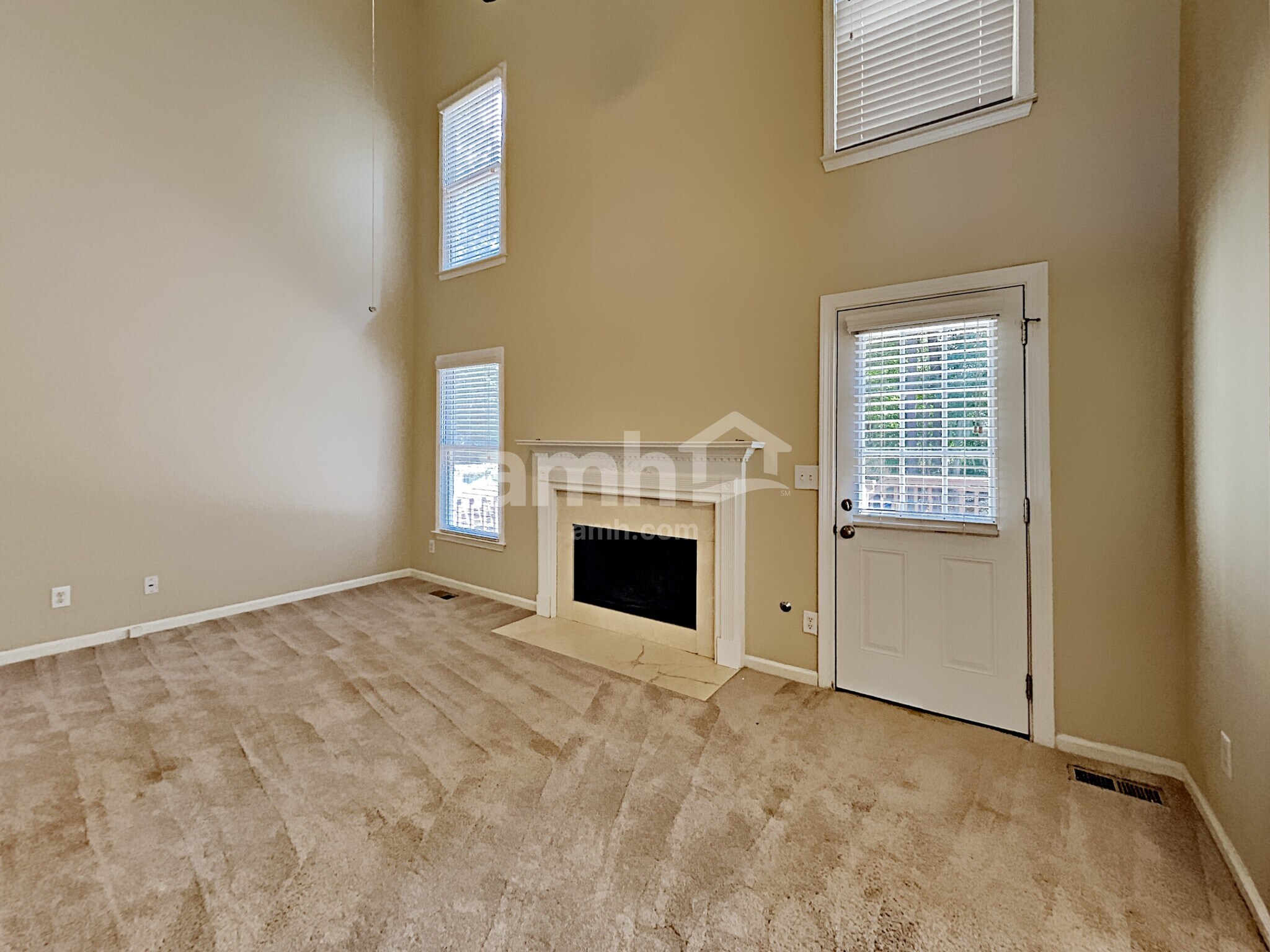 Building Photo - 3305 Maple Terrace Dr