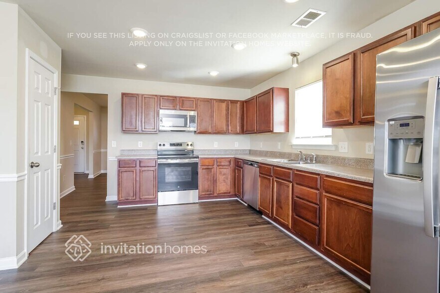 Building Photo - 4104 Vershire Ave
