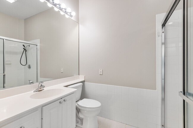 Building Photo - ** ISLAND WALK ** 3 BED + DEN / 2.5 BATH -...