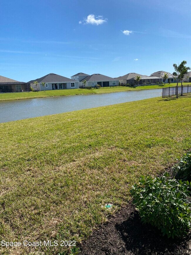 Building Photo - 8321 Paragrass Ave