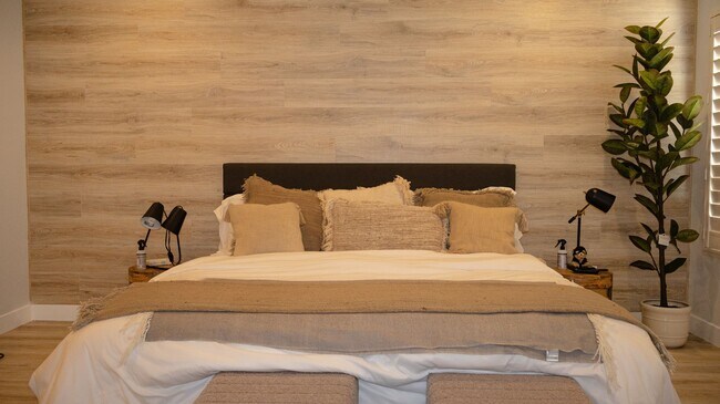 Building Photo - Gorgeous 3 bedrooms 2.5 baths townhome in ...