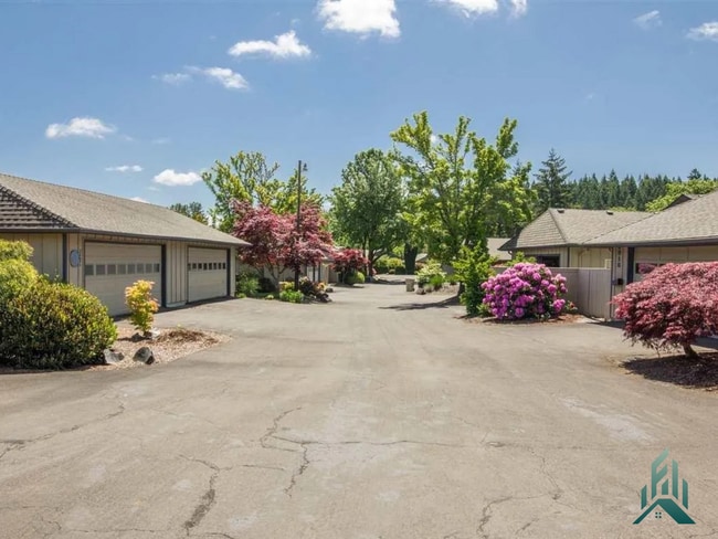 Building Photo - 2 Bed / 2 Full Bath Single-Level Townhome in Timberhill