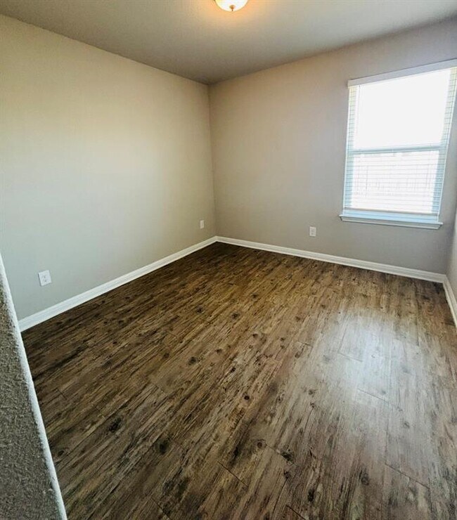 Building Photo - 1300 Golden Barley Dr