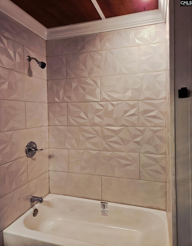 Building Photo - 641 Brooks Ave