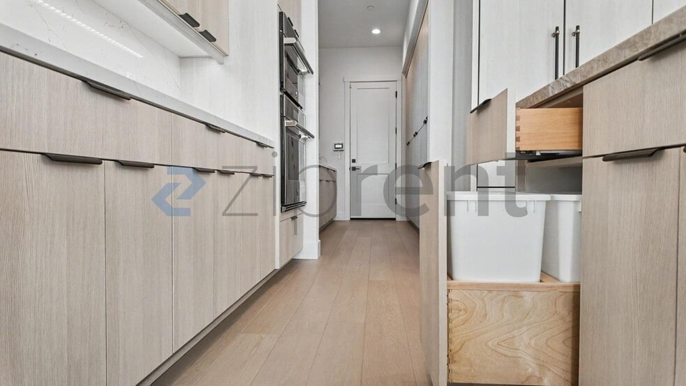 Building Photo - Unit