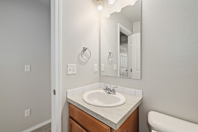 Building Photo - 4 Bedrooms Plus Bonus Room _ Dog Friendly!!