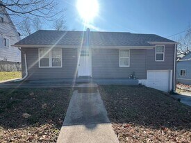 Building Photo - 452 Bluff Dr