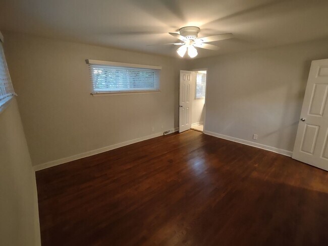Building Photo - Pristine, move in ready ranch style home l...