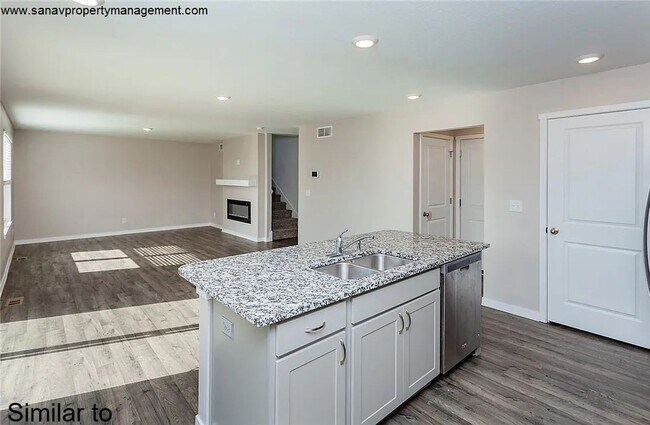 Building Photo - Spacious 4 Bedroom Home in Ankeny with 3-car garage & private backyard!!