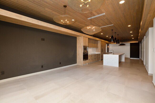 Building Photo - Carey Estates 4508