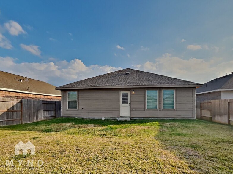 Building Photo - 21645 Balzola Ln