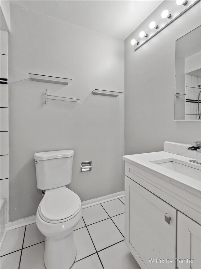 Building Photo - 5815 Wilshire Ct