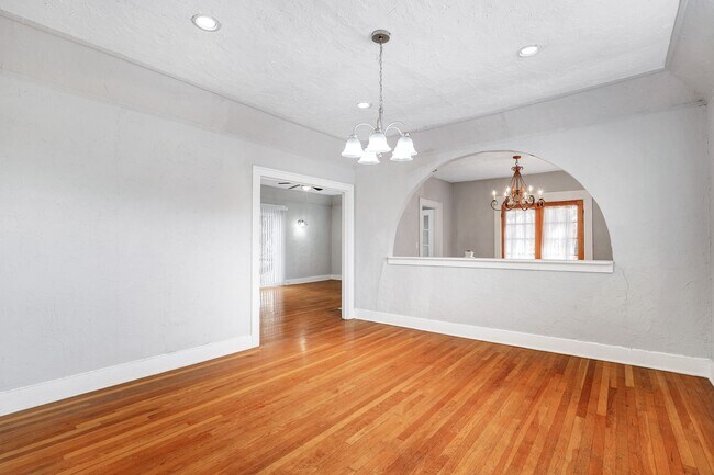 Building Photo - 527 Fulton Ave