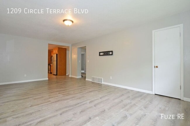 Building Photo - 1209 Circle Terrace Blvd NE