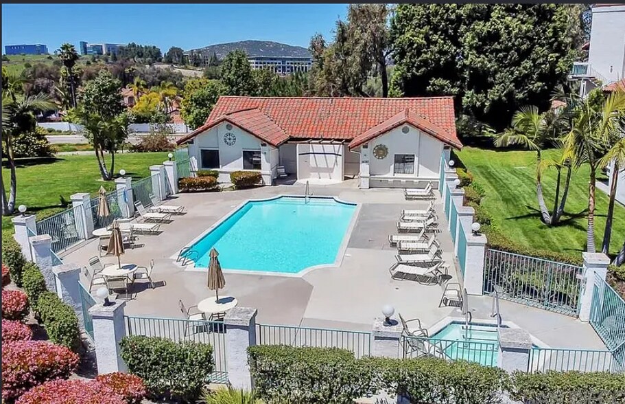 Building Photo - 16274 Avenida Venusto