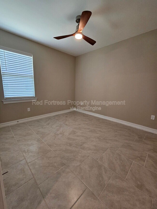 Building Photo - 623 Parkshore Lk Ave