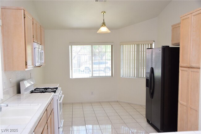 Building Photo - 5453 Desert Valley Dr