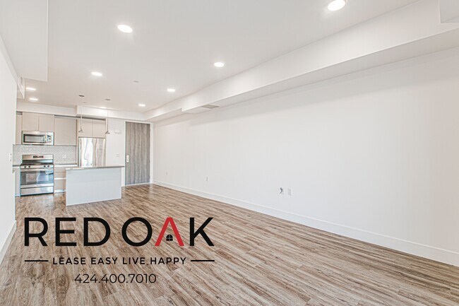 Building Photo - 453 S Kenmore Ave