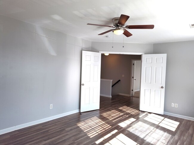 Building Photo - Pristine 4 bed, 2.5 bath Home Located in the Falcon Ridge Community!