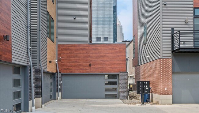 Building Photo - 1403 Superior Ave E