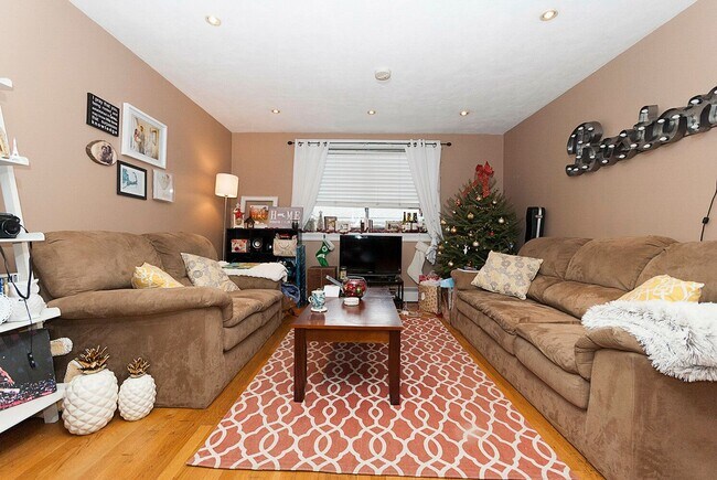 Building Photo - HOT ALLSTON LISTING!!!!